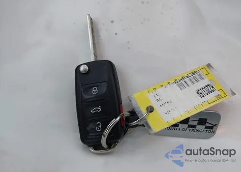 2017 Volkswagen Passat 1.8T S z USA, uszkodzony, nr VIN 1VWAT7A38HC064419